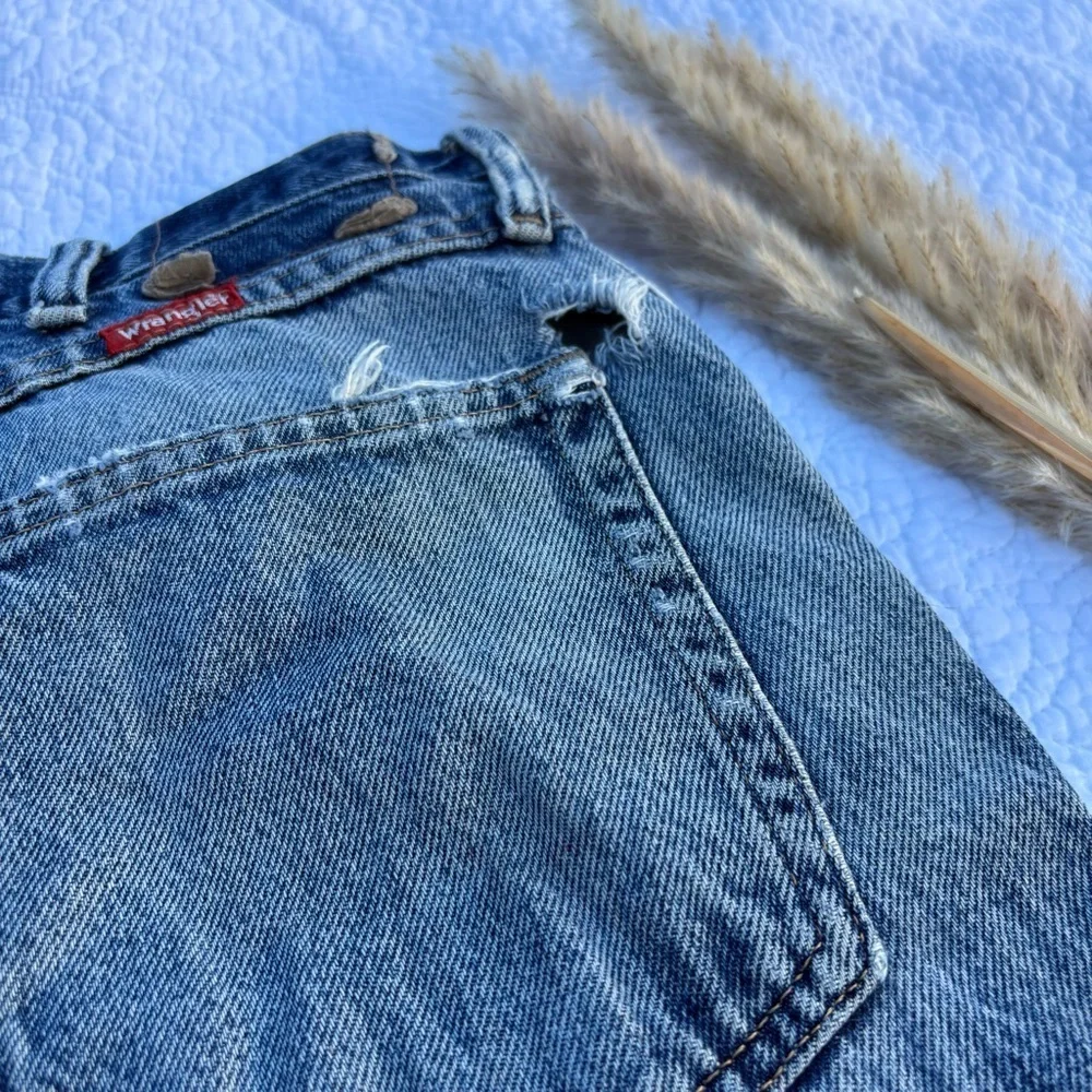 Vintage Distressed Wrangler Jeans | Tagged Men’s 34x32 | Fits Women’s 10/12